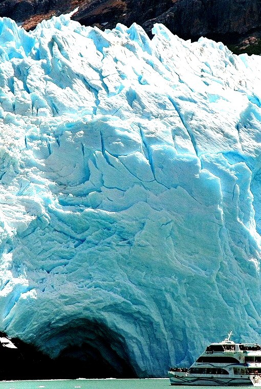 Cruise ship to Spegazzini Glacier in Patagonia, Argentina